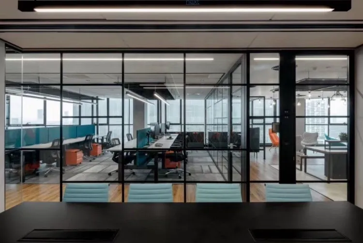 Workplace Ergonomics with Vaka standing desk from China  supplier